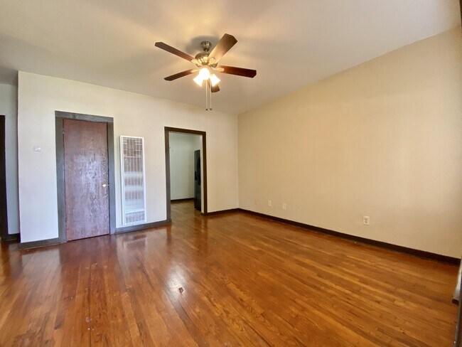 Foto del edificio - 126 S Krueger Ave