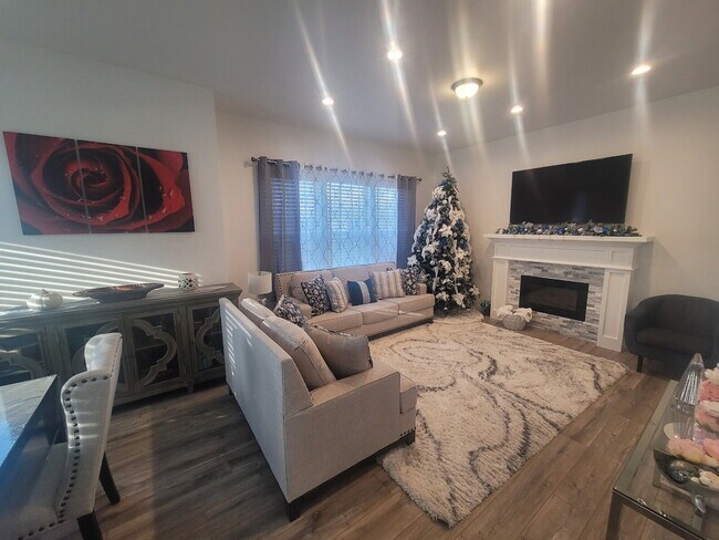 Foto del edificio - "Spacious 4-Bed Townhouse with Scenic View...