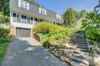 Building Photo - 9004 Levelle Dr