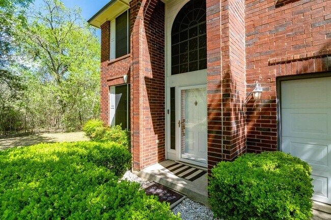 Building Photo - 9301 Tea Rose Trail