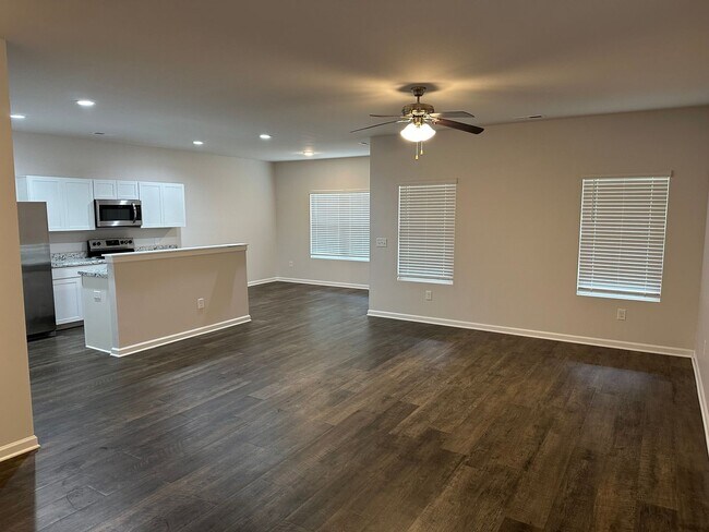 Foto del edificio - AVAILABLE NOW — Move-In Ready 3-Bedroom, 2-Bath Home in Kilpatrick Landing