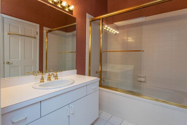 Foto del edificio - Serene Mountain View Condo with Sunlit Spa...