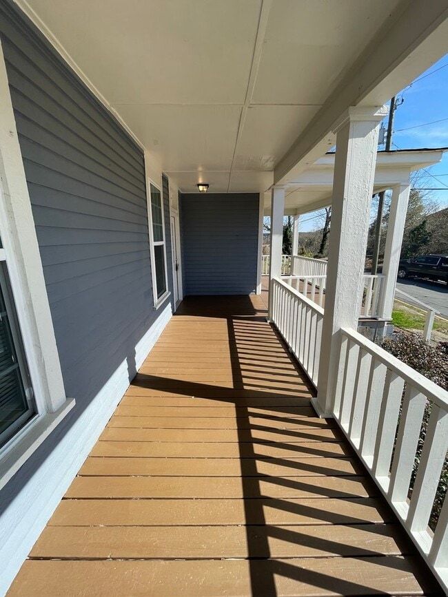 Building Photo - 3/1 House in South Rome $1295