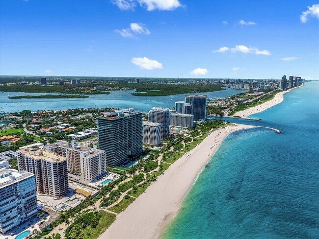 Foto del edificio - 10201 Collins Ave