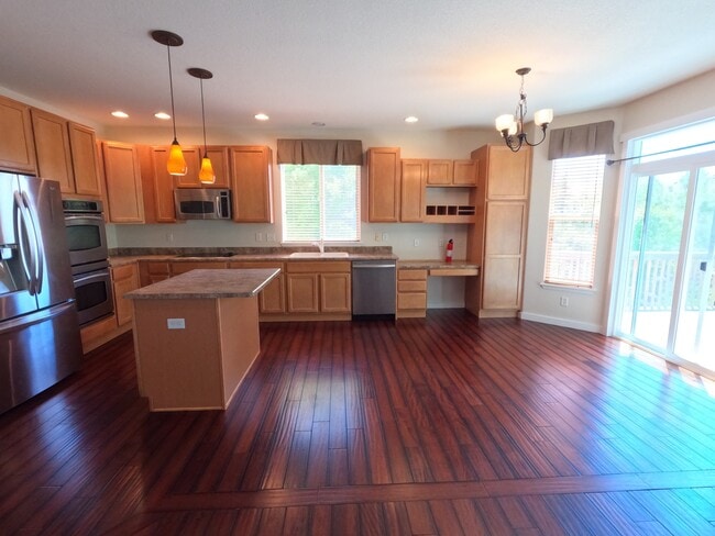 Building Photo - 2215 Harvest St