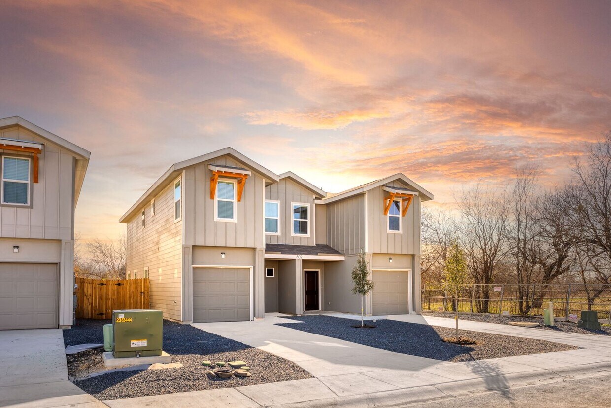 Primary Photo - Brand New Townhome 3/2.5