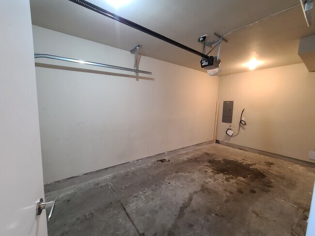 Building Photo - 550 Sandison St