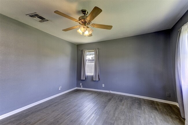 Building Photo - 1415 Phoenix Dr