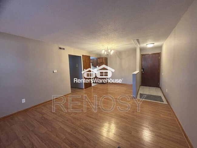 Foto del edificio - 7815 Douglas Ave