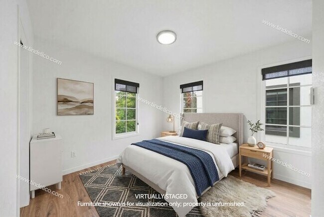 Foto del edificio - Sleek 3-Level Townhome in Hosford-Abernethy – Pet Friendly with W/S/G Included! Available Now!