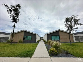 Building Photo - 1308 E Iris Ave
