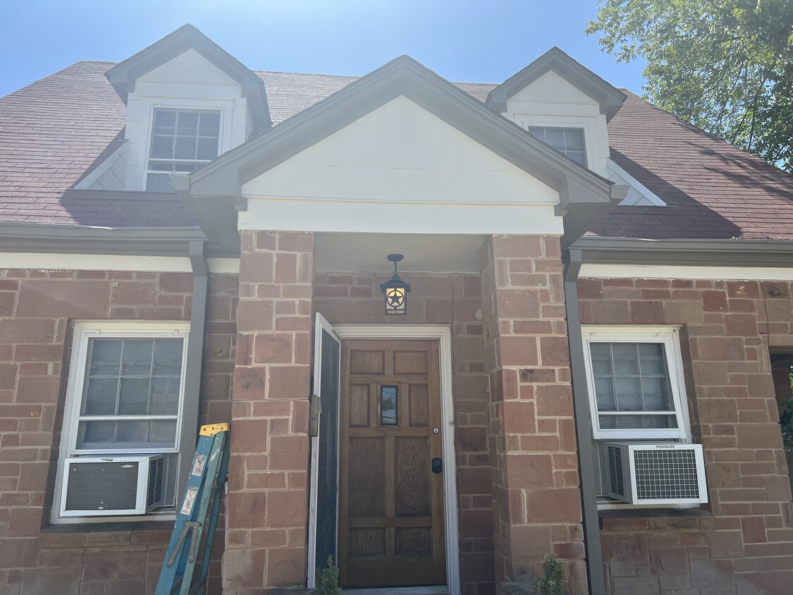 Primary Photo - 202 S Clear St
