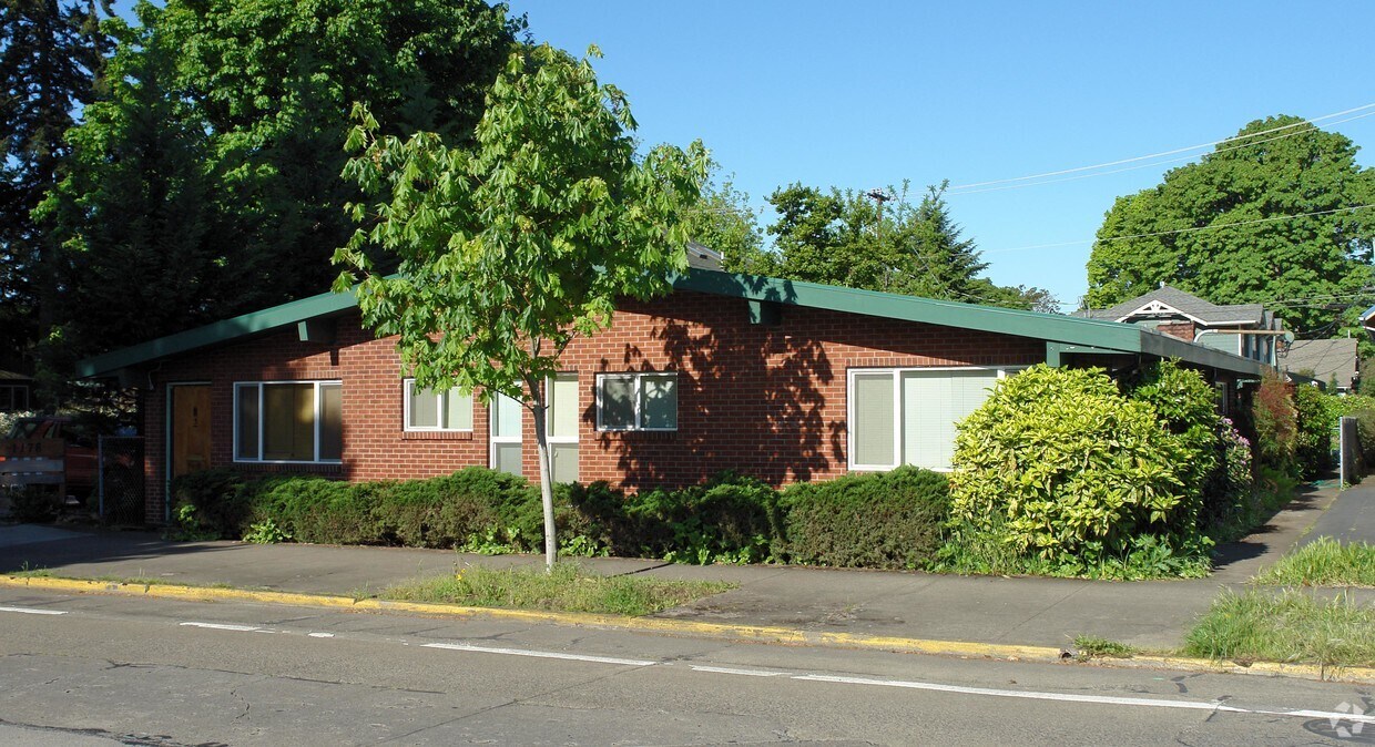 Building Photo - 1162 Charnelton St