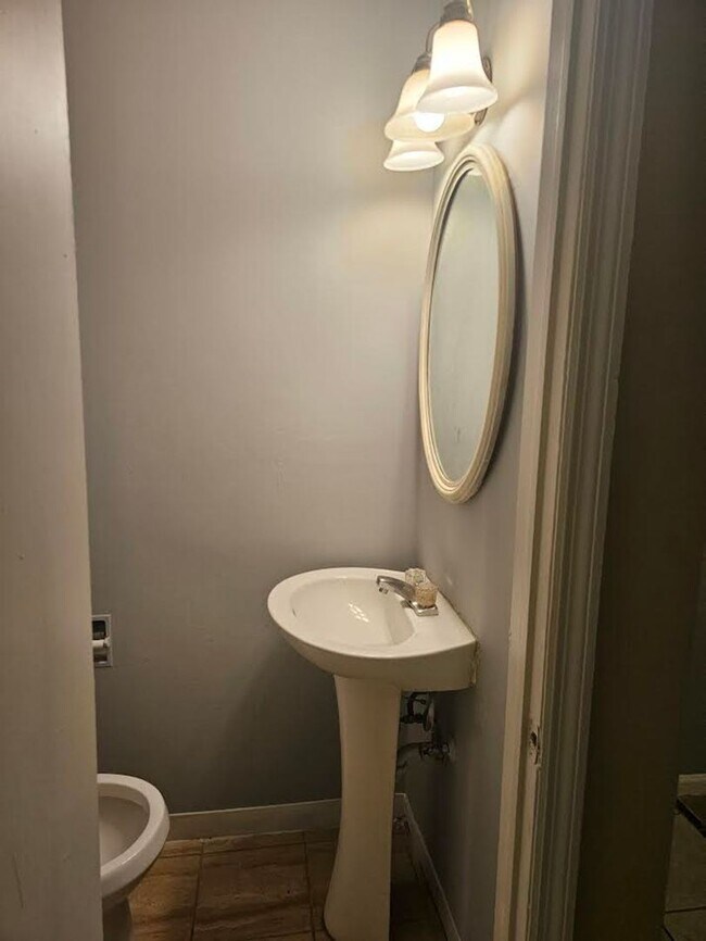 Foto del edificio - MOVE-IN SPECIAL 1/2 OFF 1ST MONTH'S RENT!!