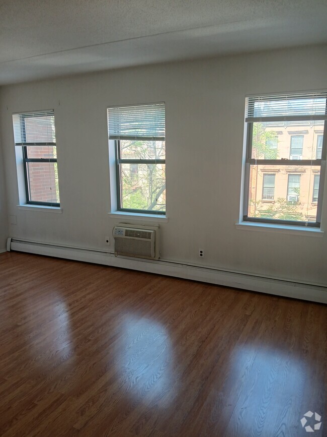 Building Photo - 112 W 128th St