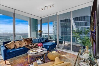 Building Photo - 900 Biscayne Blvd