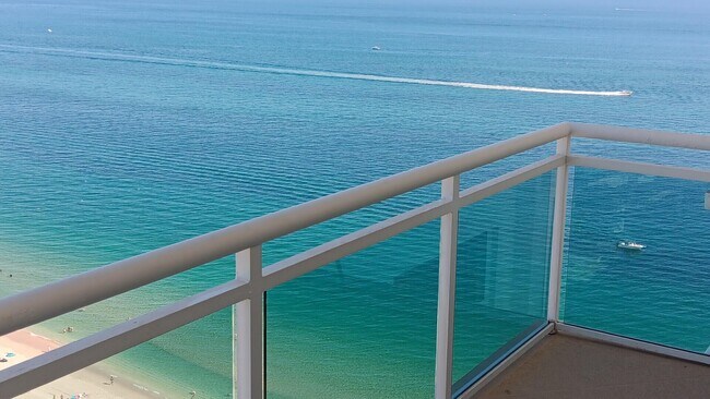 Foto del edificio - 3900 Galt Ocean Dr