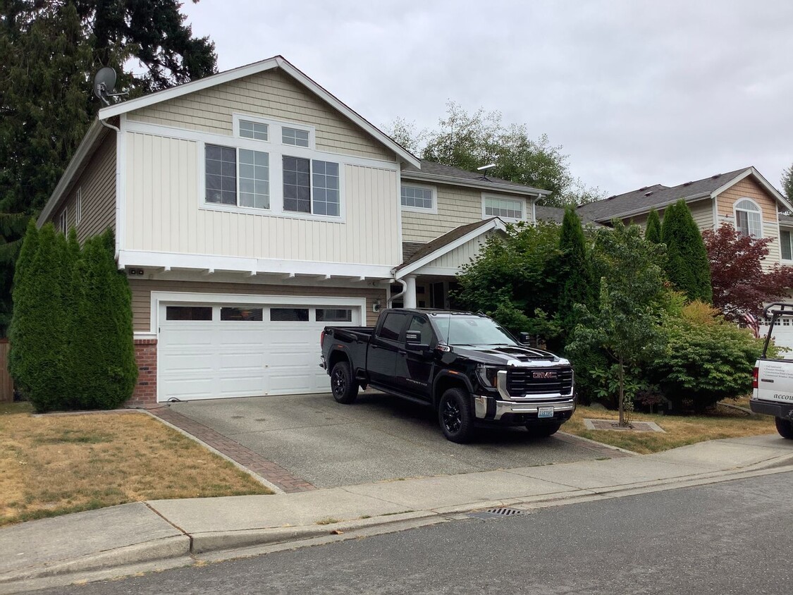 Primary Photo - 5 BEDROOMS 2 STORY HOME IN PORT ORCHARD