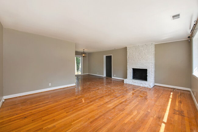 Building Photo - 1615 Culpepper Cir