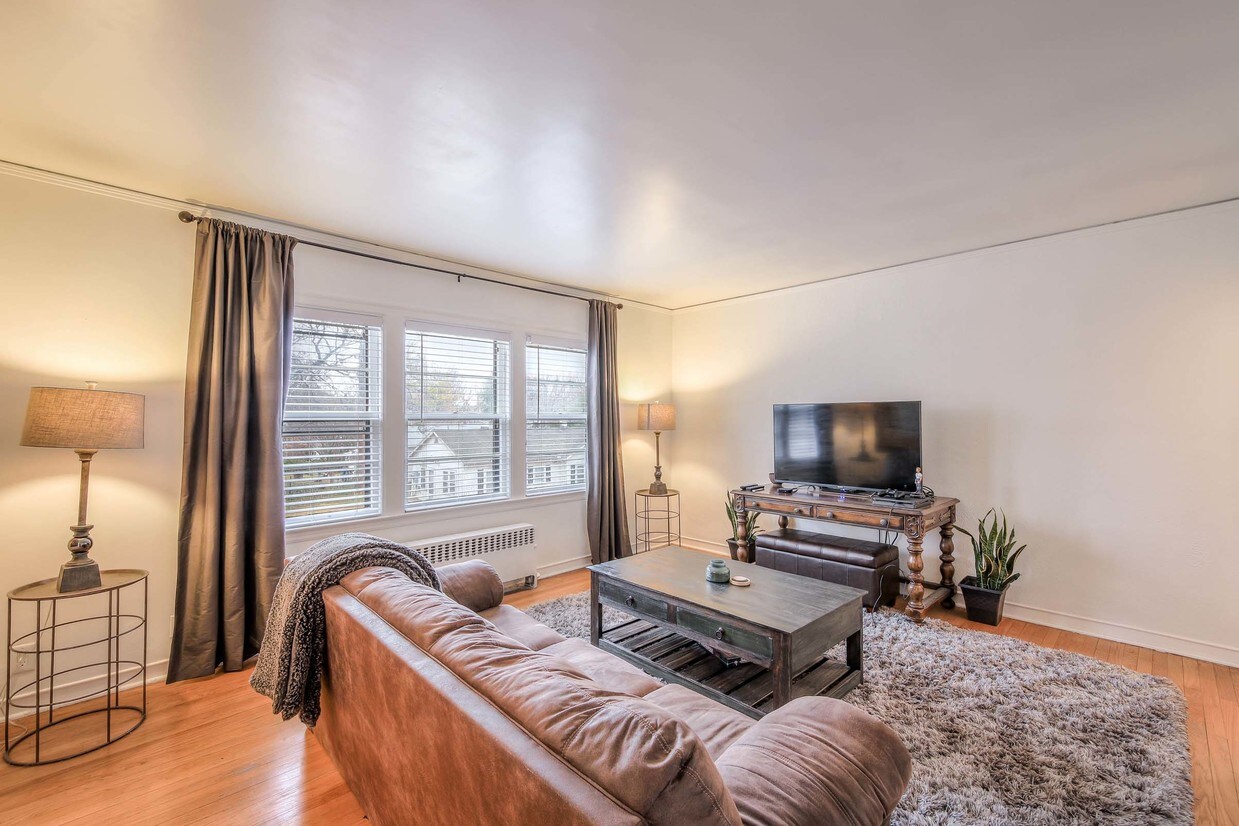 Foto principal - 1524 E 17th St
