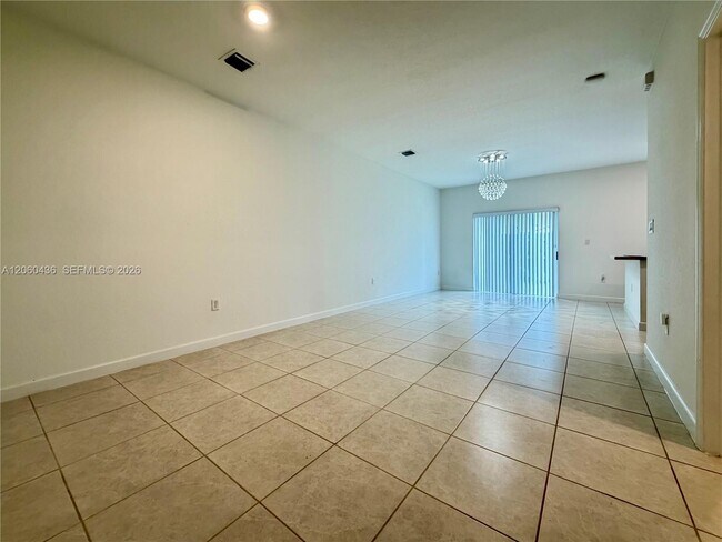 Foto del edificio - 2685 SE 13th Ct