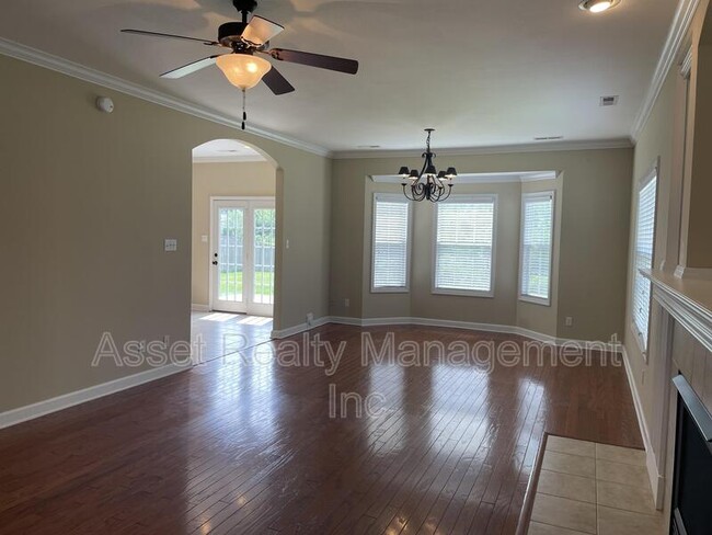 Foto del edificio - 1617 Silver Oak Ln