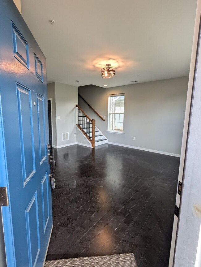 Foto del edificio - Two Level END UNIT condo in East of Market...