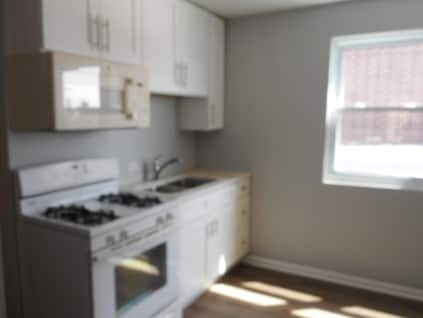 Building Photo - 3012 W Belmont Ave
