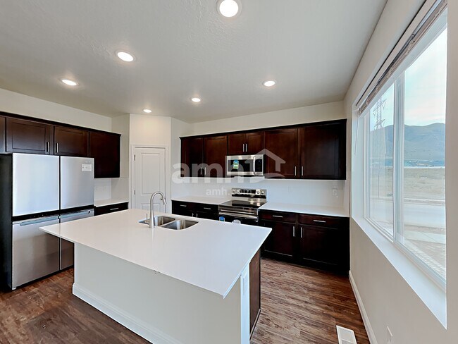 Building Photo - 2434 E Buckskin Way