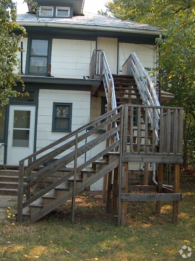 Building Photo - 910 N 9th St Rd