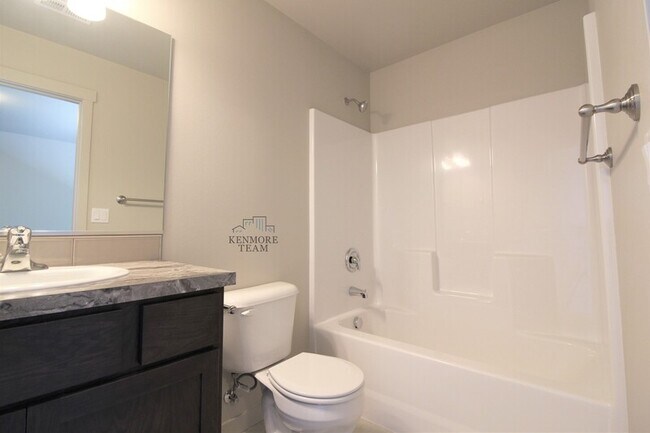 Building Photo - 5772 W Albany Pl