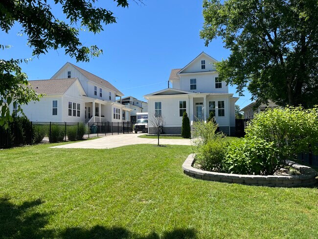 Building Photo - 1510 E Stewarts Ln
