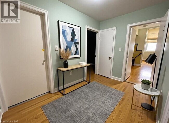 Building Photo - 16 Kingsway Dr