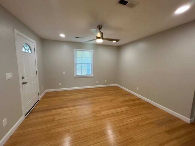 Foto del edificio - 799 Rushmeade Rd