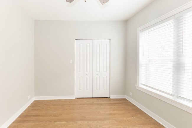 Building Photo - 4826 N Wolcott Ave