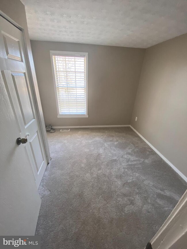 Building Photo - 6700 Seat Pleasant Dr