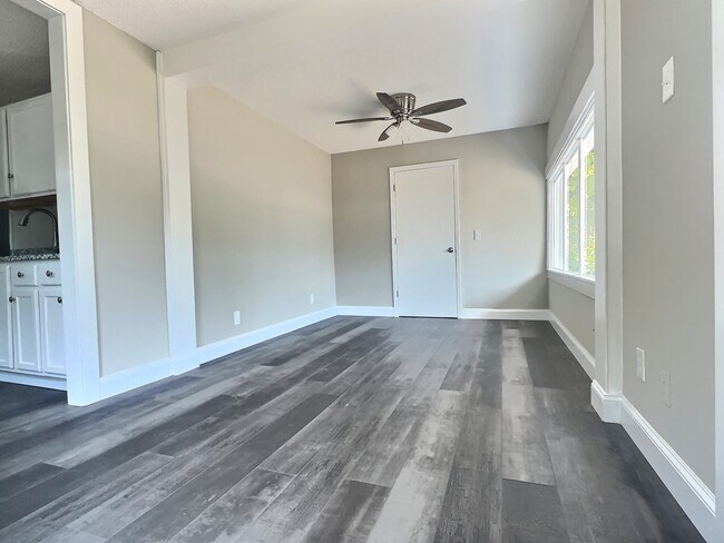 Building Photo - 3216 E 51st St