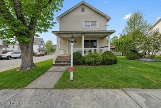 Building Photo - 454 Hickory St