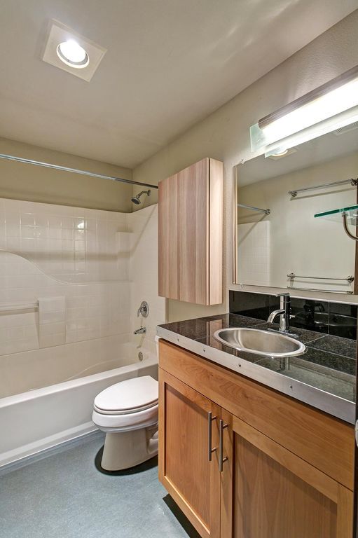 Building Photo - 3661 Phinney Ave N