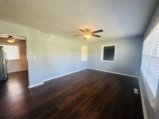 Foto del edificio - Charming 3 Bedroom Home in Fern Creek – Gr...
