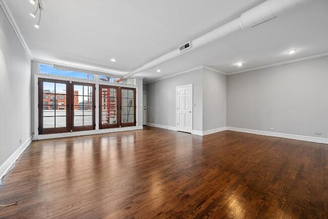 Foto del edificio - 1021 W Lake St