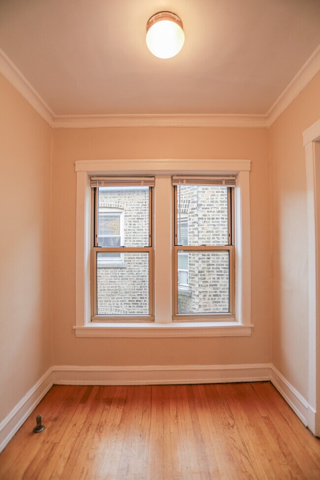 Foto del edificio - 1361 W Greenleaf Ave