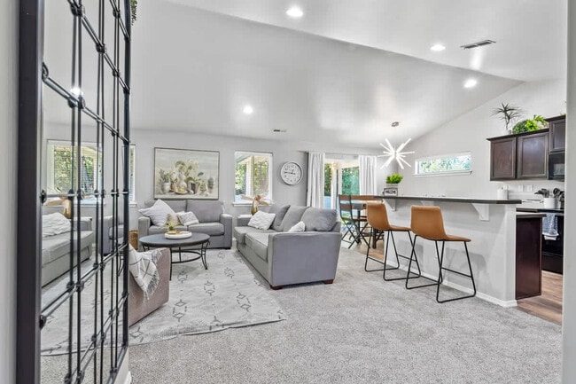 Foto del edificio - 2023 E Elm Grove Dr