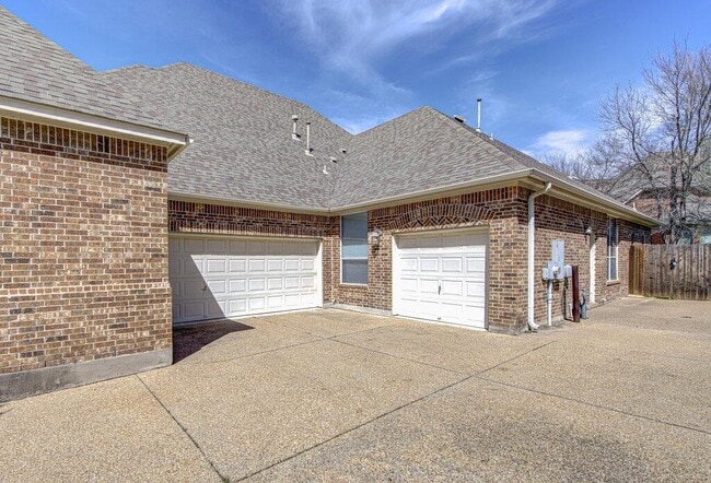 Building Photo - 2785 Lake Forest Dr