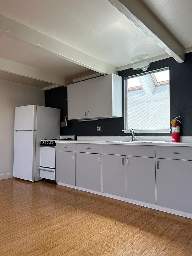 Building Photo - Modern Loft-Style living in the heart of B...