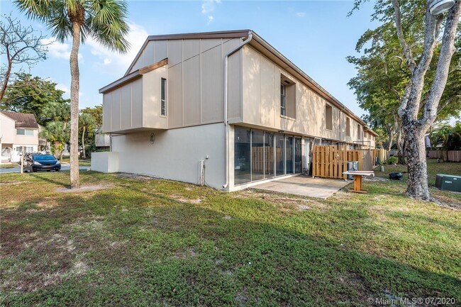 Building Photo - 847 NW 81st Ter 1 Plantation Fl 33324
