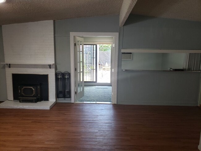 Building Photo - 709 Todhunter Avenue