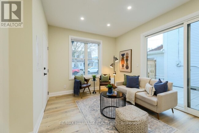 Photo du bâtiment - 6 Luttrell Ave