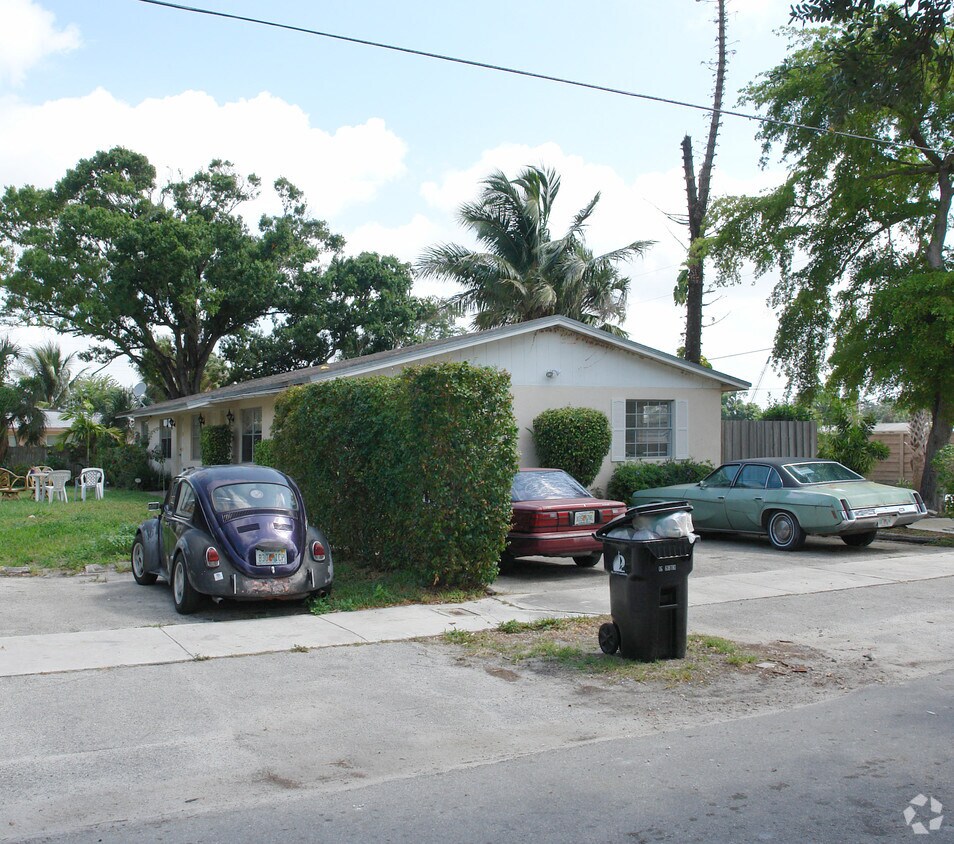Building Photo - 1701-1705 SW 22nd St