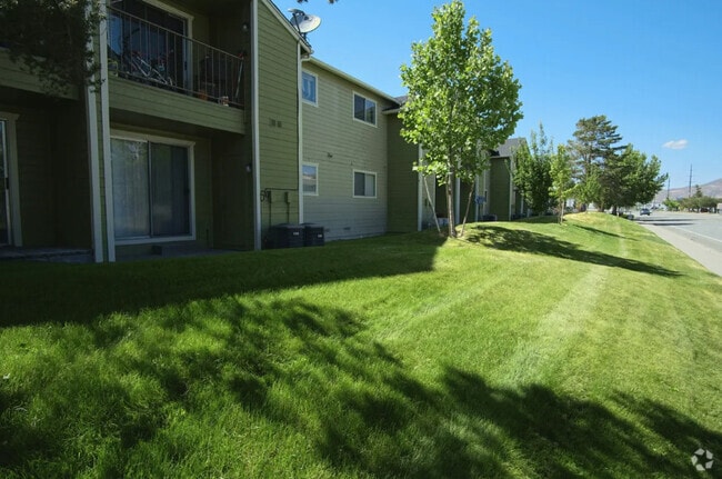 Building Photo - Saliman Manor Apartments